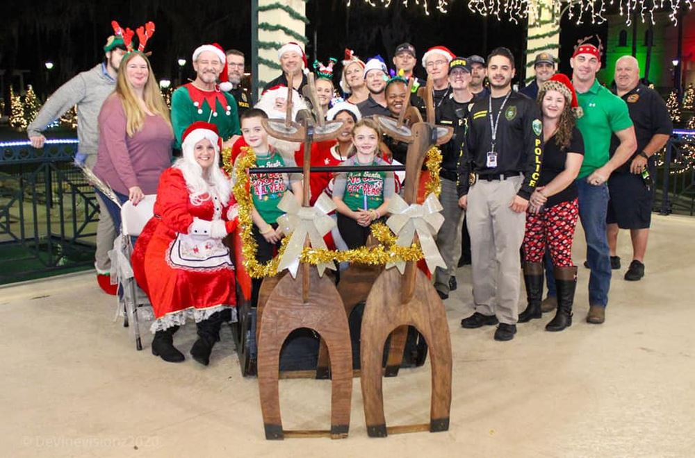 Green Cove Springs Police Officers and their families with Santa